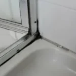 Der schnellste Weg, um Schimmel aus Silikon in der Dusche loszuwerden