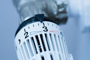 NUR IDIOTEN KENNEN DEN HEIZKOSTEN-TRICK NICHT! SO SPARST DU DICH REICH, OHNE ZU FRIEREN!